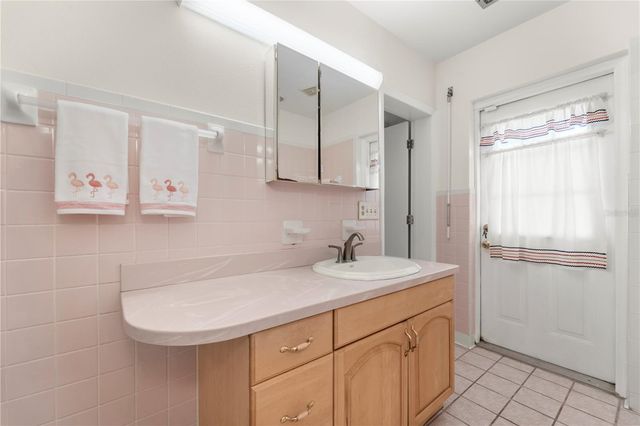725 61ST STREET N, St Petersburg, FL 33710