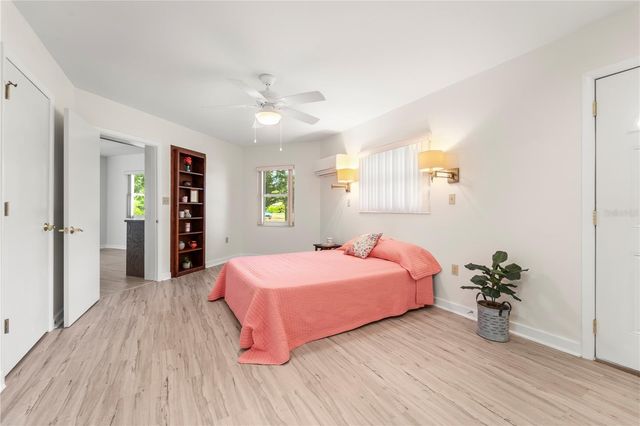 725 61ST STREET N, St Petersburg, FL 33710