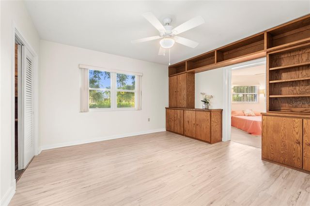 725 61ST STREET N, St Petersburg, FL 33710
