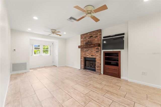 725 61ST STREET N, St Petersburg, FL 33710