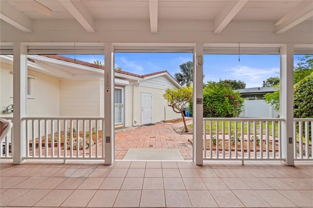 725 61ST STREET N, St Petersburg, FL 33710