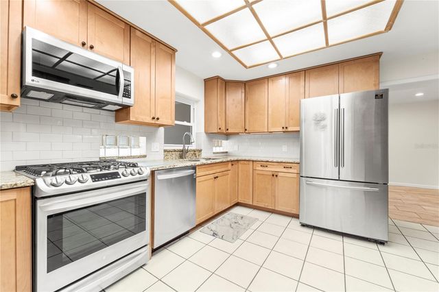 725 61ST STREET N, St Petersburg, FL 33710