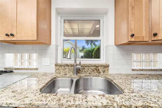 725 61ST STREET N, St Petersburg, FL 33710