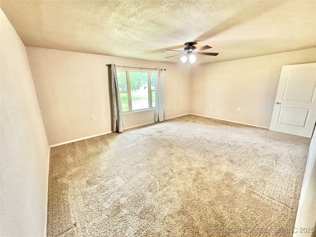 106 E Elk Road, Whitefield, OK 74472