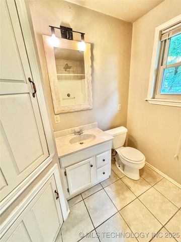 106 E Elk Road, Whitefield, OK 74472