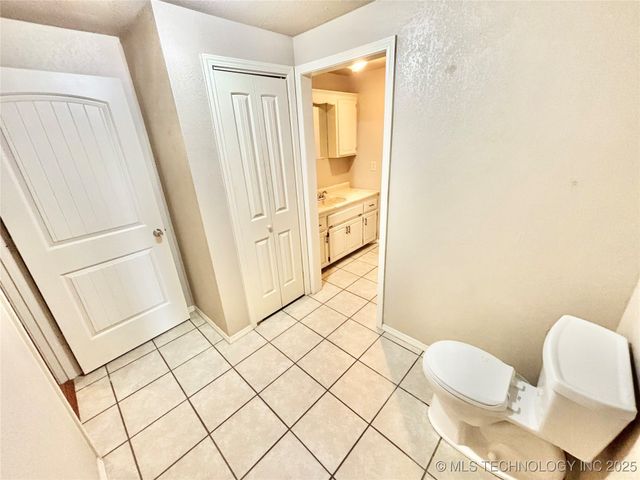 106 E Elk Road, Whitefield, OK 74472