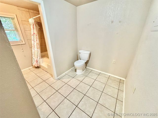 106 E Elk Road, Whitefield, OK 74472