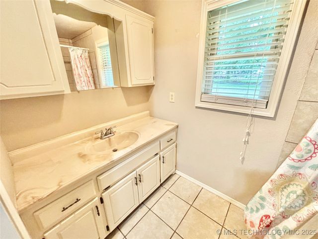 106 E Elk Road, Whitefield, OK 74472