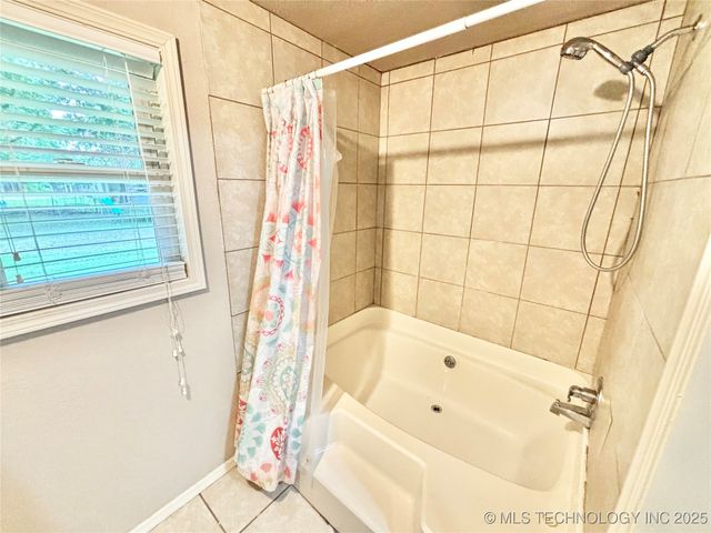 106 E Elk Road, Whitefield, OK 74472