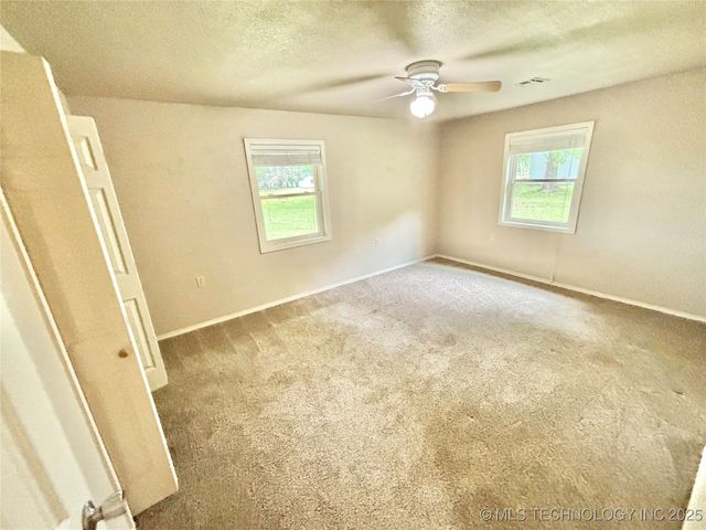 106 E Elk Road, Whitefield, OK 74472