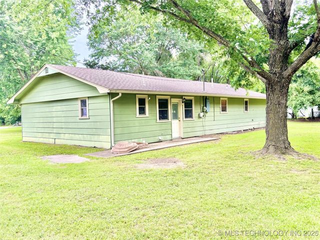 106 E Elk Road, Whitefield, OK 74472