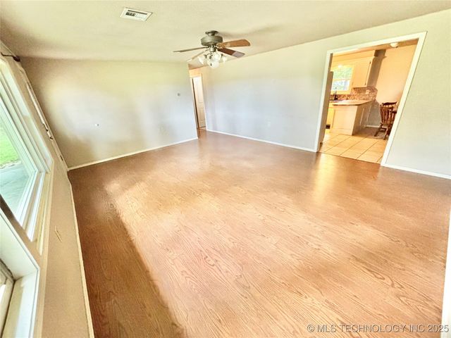 106 E Elk Road, Whitefield, OK 74472