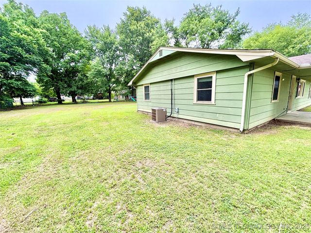 106 E Elk Road, Whitefield, OK 74472