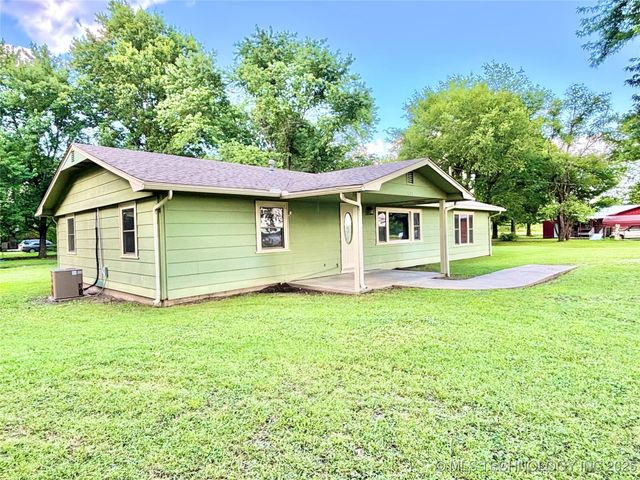 106 E Elk Road, Whitefield, OK 74472