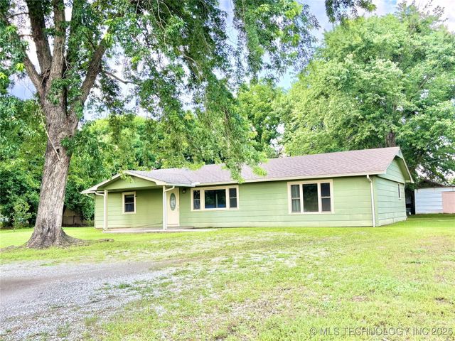 106 E Elk Road, Whitefield, OK 74472