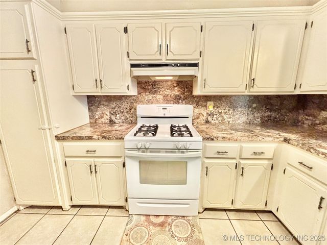 106 E Elk Road, Whitefield, OK 74472