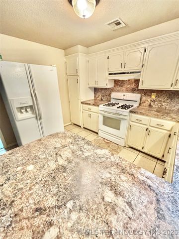 106 E Elk Road, Whitefield, OK 74472