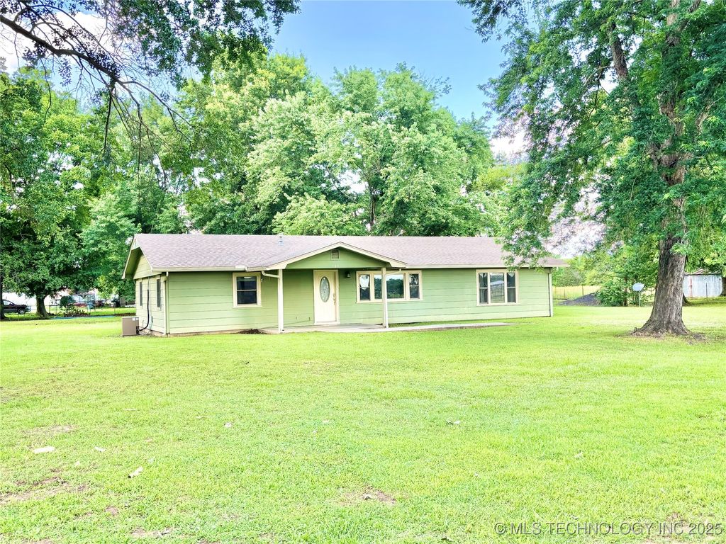 106 E Elk Road, Whitefield, OK 74472
