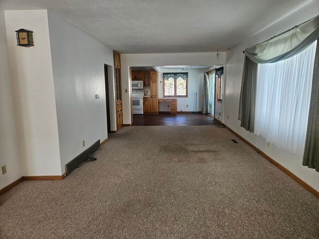 115 6th St. SW, Oelwein, IA 50662