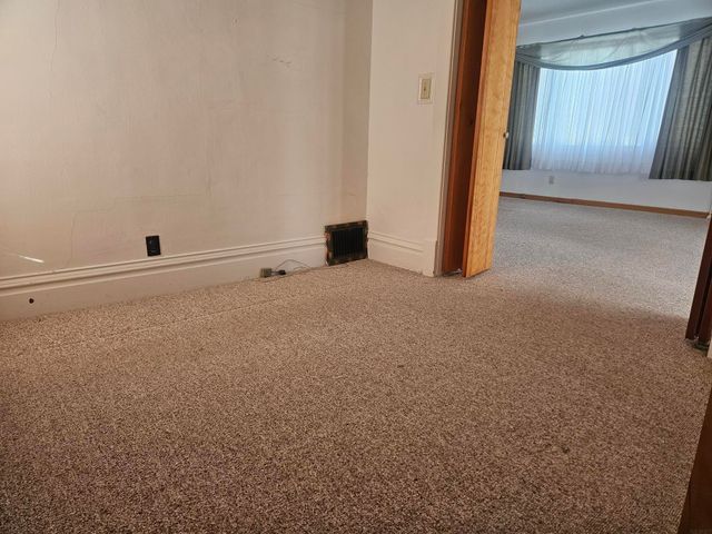 115 6th St. SW, Oelwein, IA 50662