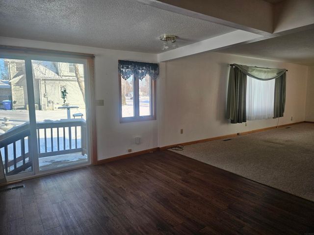 115 6th St. SW, Oelwein, IA 50662