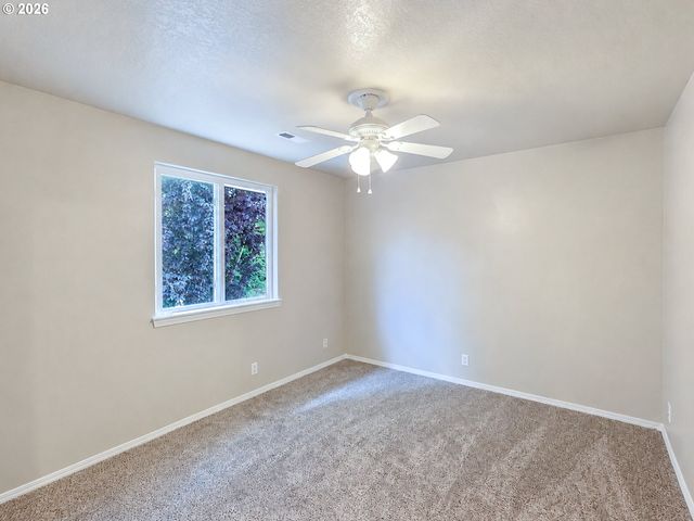 2932 Se ROSESPRING Dr, Hillsboro, OR 97123