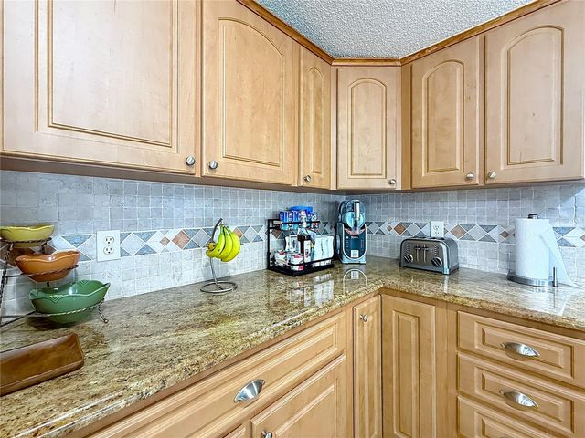 111 MARK AVENUE, Lady Lake, FL 32159