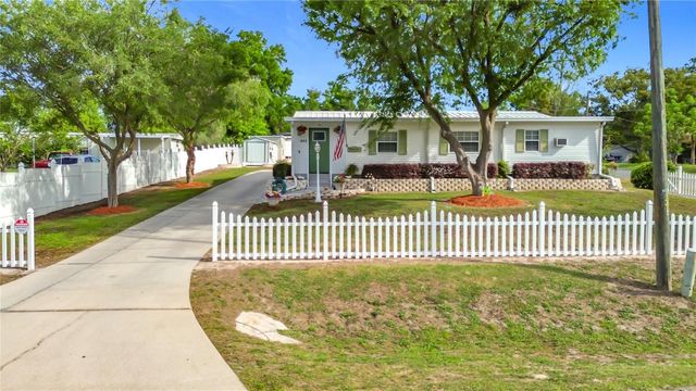 111 MARK AVENUE, Lady Lake, FL 32159