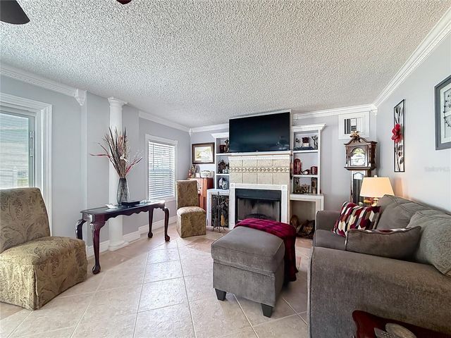 111 MARK AVENUE, Lady Lake, FL 32159