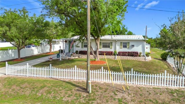 111 MARK AVENUE, Lady Lake, FL 32159