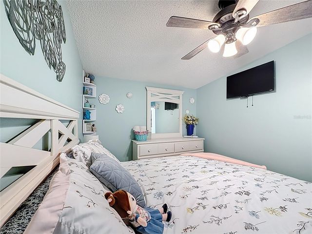 111 MARK AVENUE, Lady Lake, FL 32159