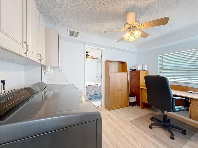 111 MARK AVENUE, Lady Lake, FL 32159