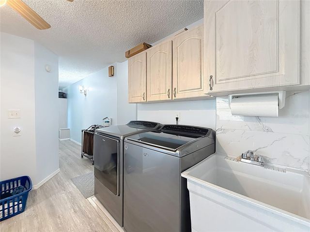 111 MARK AVENUE, Lady Lake, FL 32159