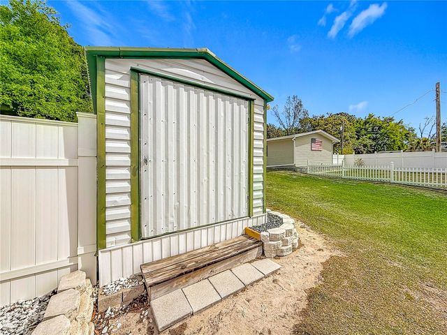 111 MARK AVENUE, Lady Lake, FL 32159