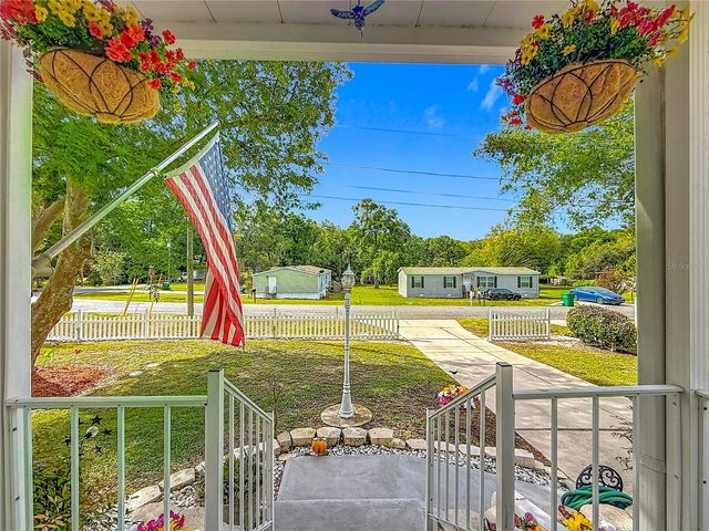 111 MARK AVENUE, Lady Lake, FL 32159