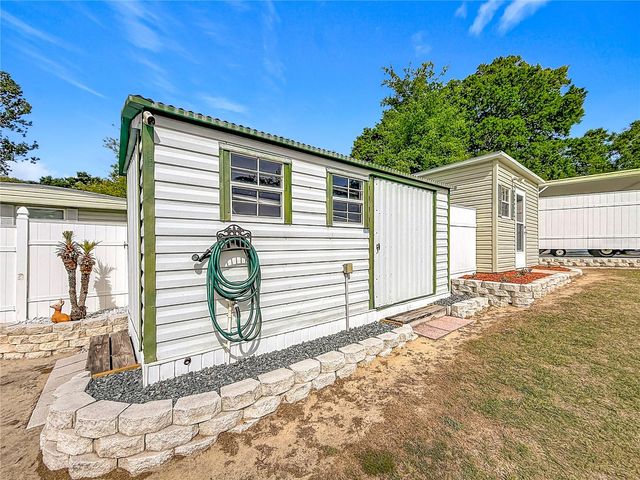 111 MARK AVENUE, Lady Lake, FL 32159