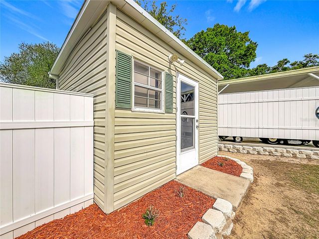 111 MARK AVENUE, Lady Lake, FL 32159