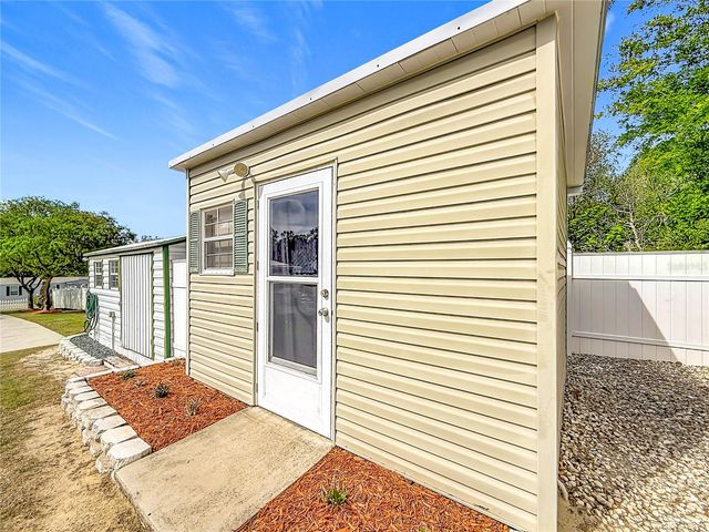 111 MARK AVENUE, Lady Lake, FL 32159