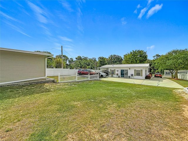 111 MARK AVENUE, Lady Lake, FL 32159