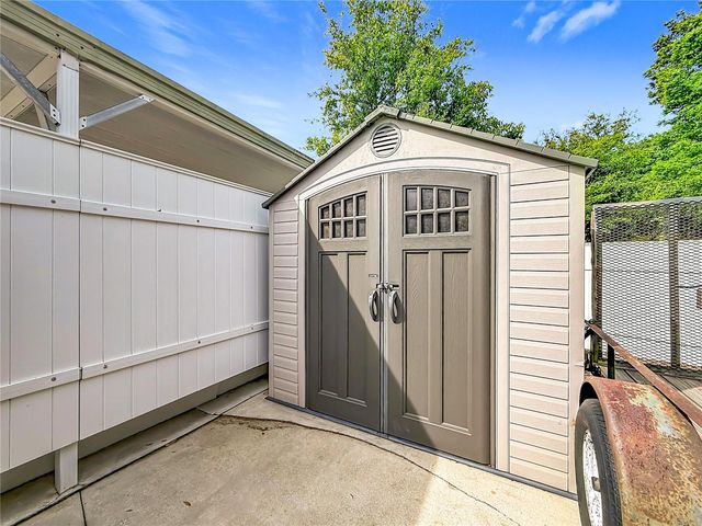 111 MARK AVENUE, Lady Lake, FL 32159