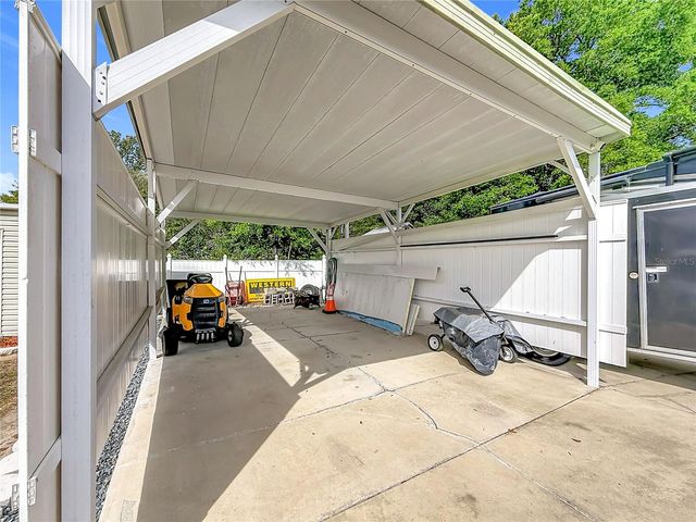 111 MARK AVENUE, Lady Lake, FL 32159