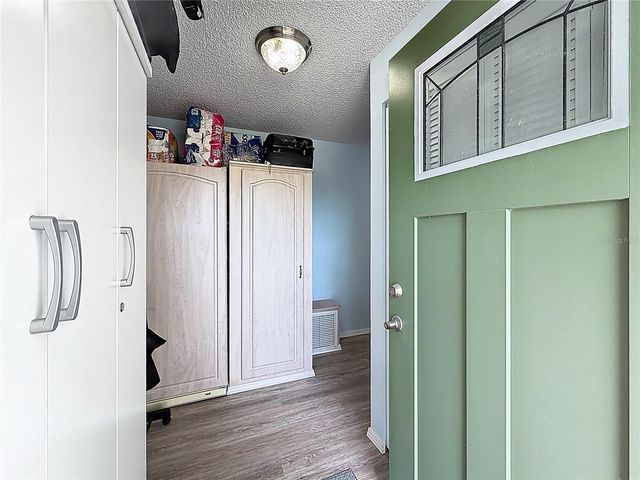 111 MARK AVENUE, Lady Lake, FL 32159