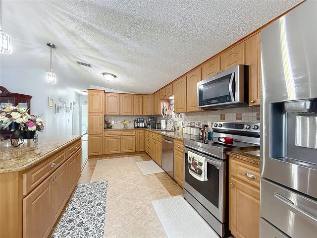 111 MARK AVENUE, Lady Lake, FL 32159