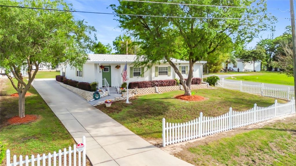 111 MARK AVENUE, Lady Lake, FL 32159