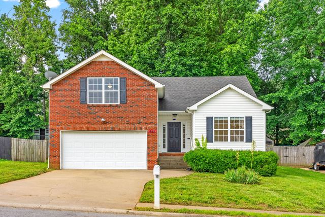 449 Piney Dr, Clarksville, TN 37042