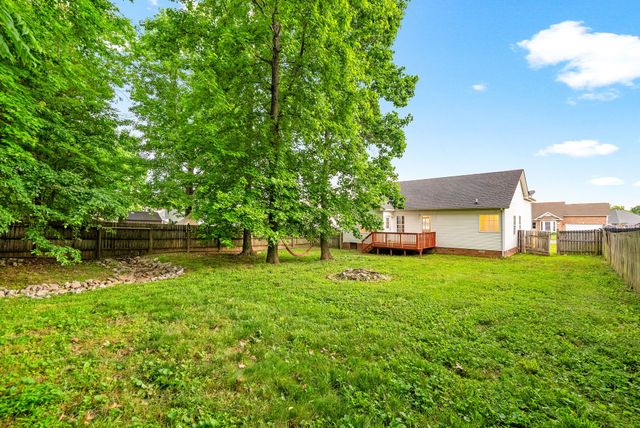 449 Piney Dr, Clarksville, TN 37042