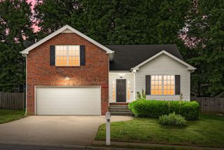 449 Piney Dr, Clarksville, TN 37042