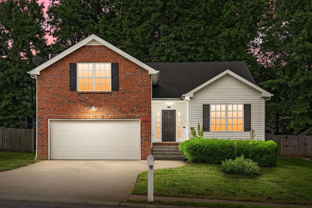 449 Piney Dr, Clarksville, TN 37042