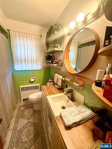 23 Strong Street, Wallington, NJ 07057