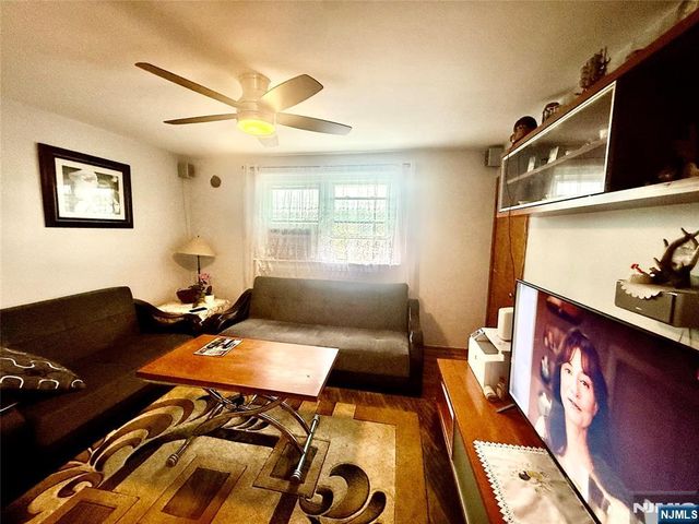 23 Strong Street, Wallington, NJ 07057